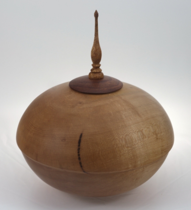 Urne funéraire écologique en bois- #218a-Érable 9,5 x 11 po. Urne funéraire écologique en bois- #218a-Érable 9,5 x 11 po.