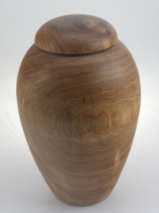 Urne funéraire écologique en bois- #225- Frêne 7,25 x 11,5 po. Urne funéraire écologique en bois- #225- Frêne 7,25 x 11,5 po.