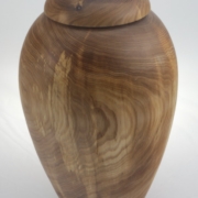 Urne funéraire écologique en bois- #225a- Frêne 7,25 x 11,5 po.